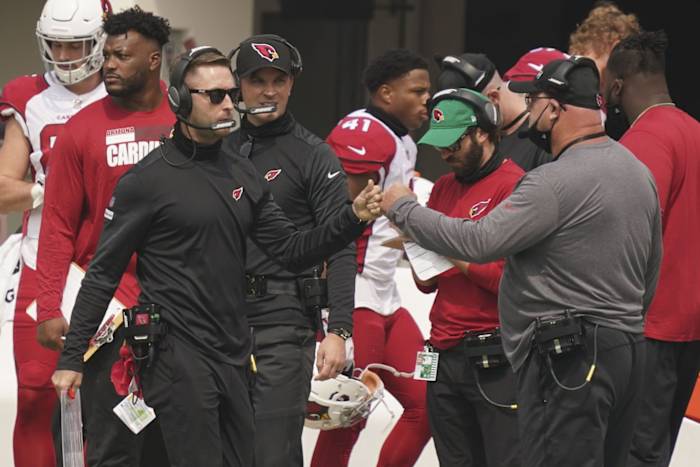 Kliff Kingsbury Headset © Kyle Terada-USA TODAY Sports